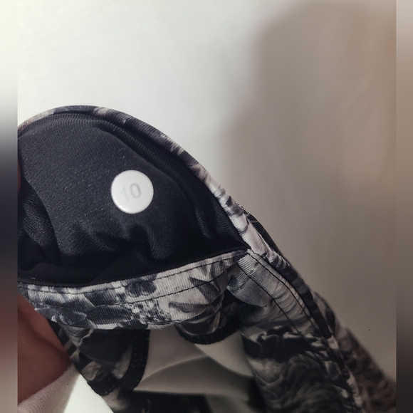 Lululemon Flowabunga Wunder Under Crop Full On Luxtreme Leggings size 10 - Picture 3 of 4